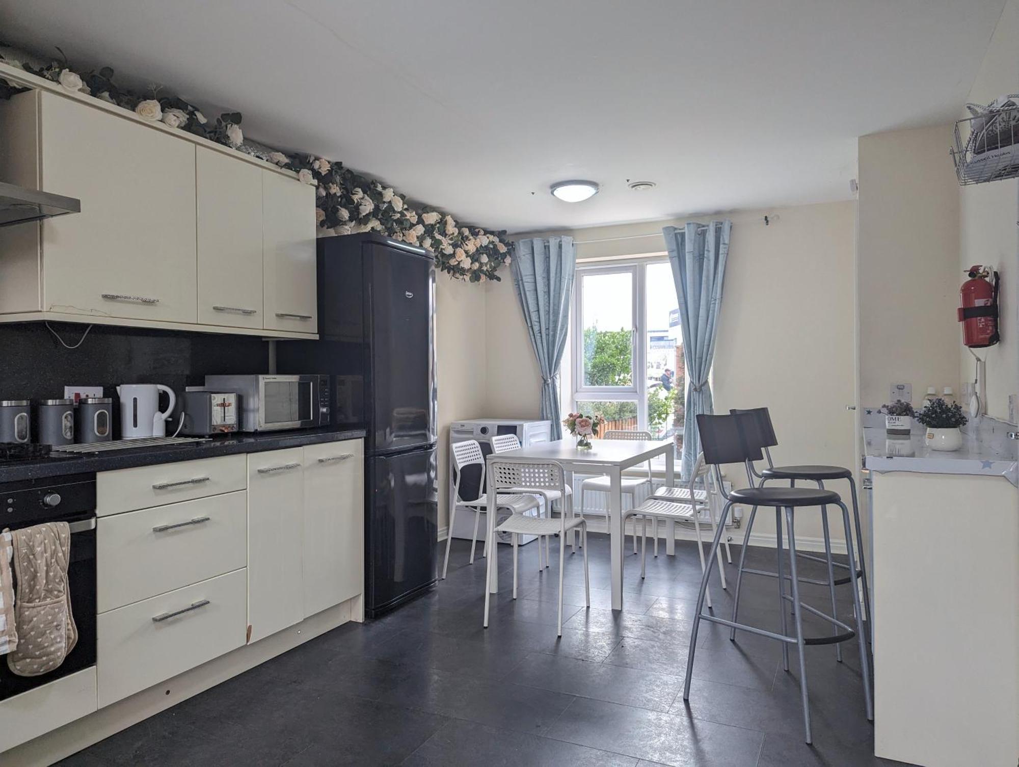 Guest Rooms Near City Centre Anfield Free Parking Liverpool Exterior foto